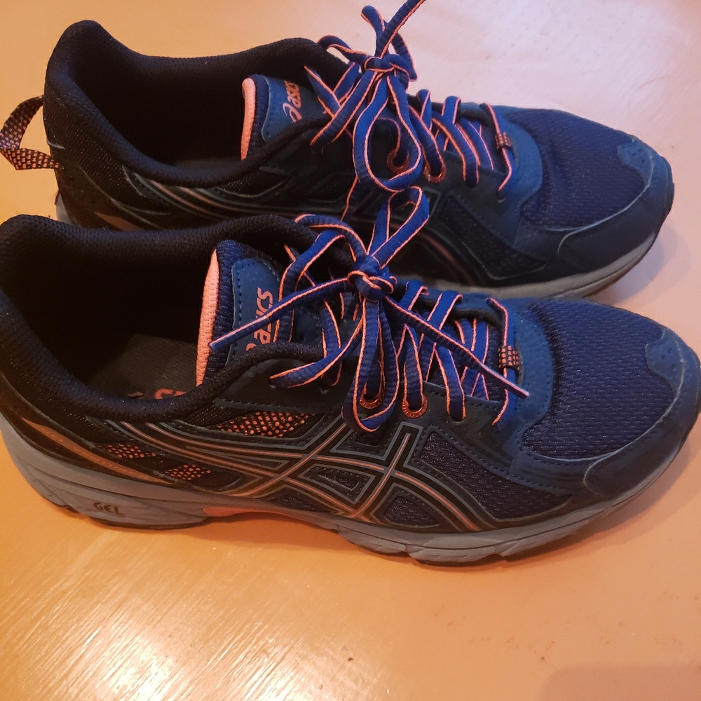 Size 8 Navy Blue Asics tennis shoes